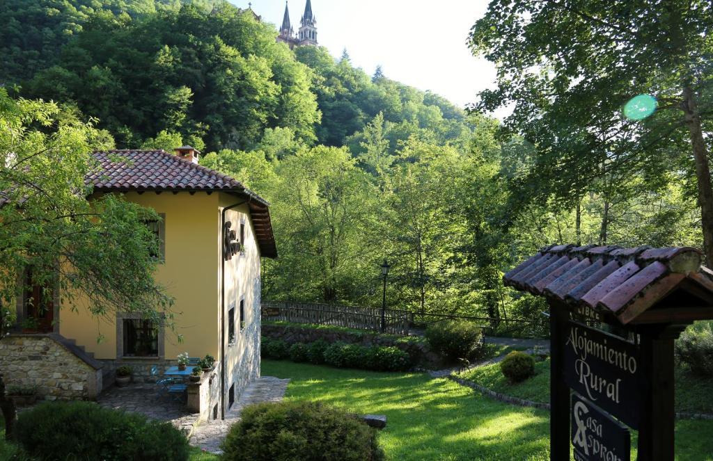 Casa Aspron Pension Covadonga Buitenkant foto